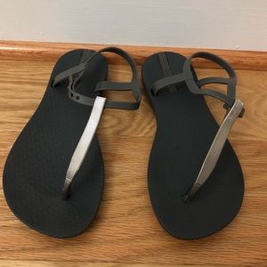 Ipamena sandals size 5